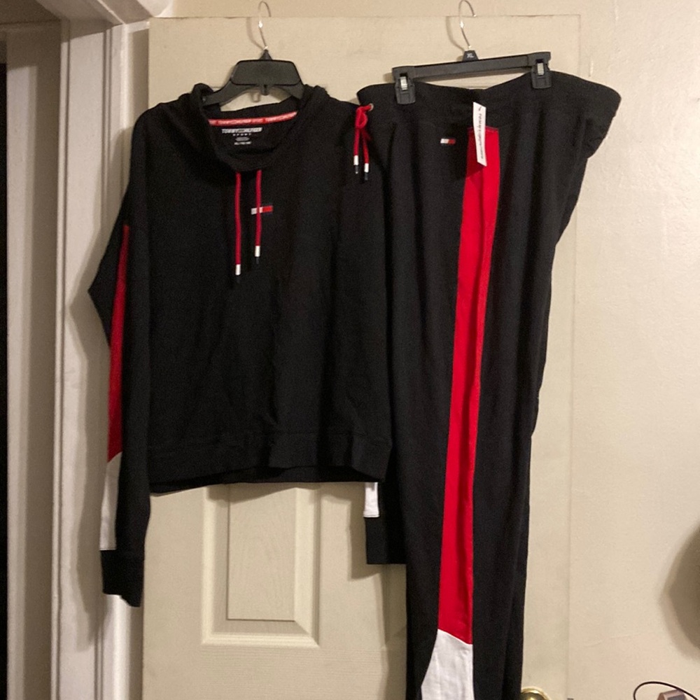 NWT Tommy Hilfiger Sport Heritage Embroidered Mock Neck Sweatshirt/Jogge…